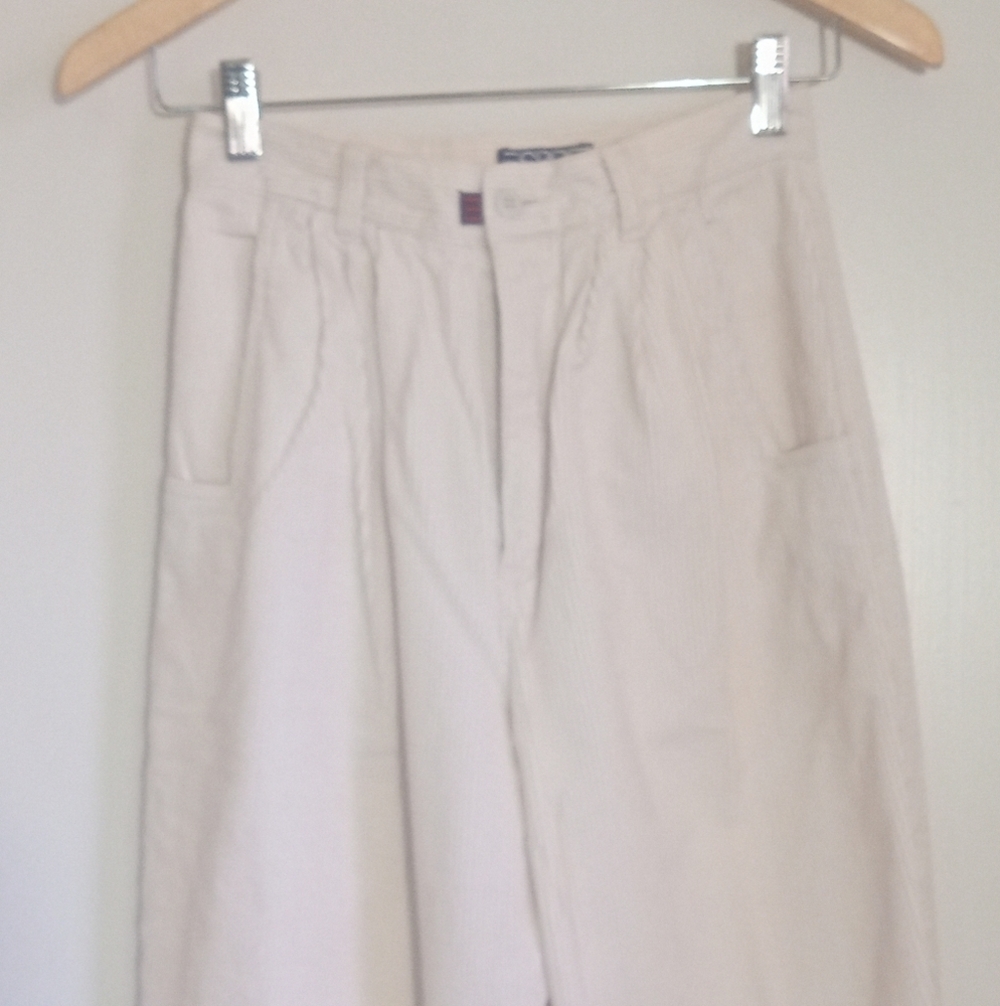 Esprit Sport Vintage pleated and tapered cream colored corduroy pants EUC size 7